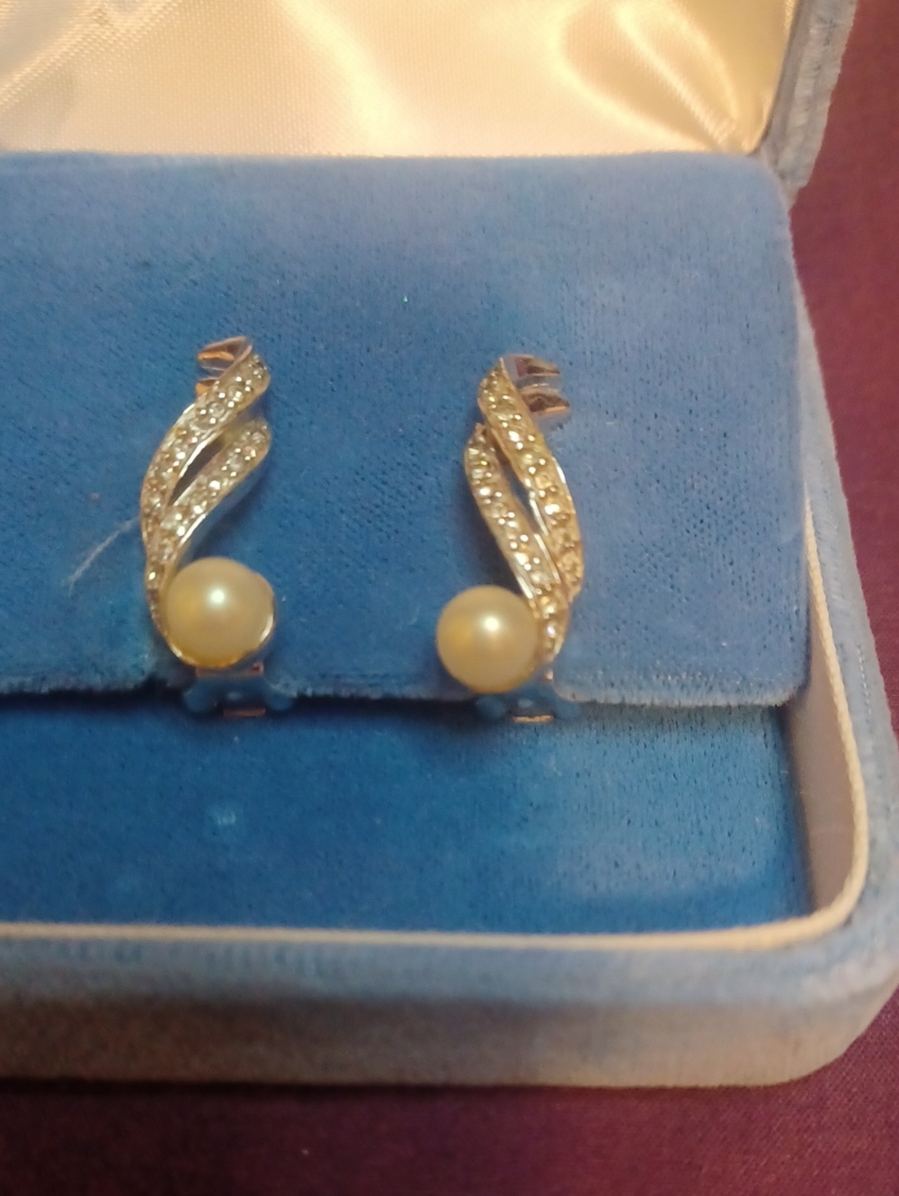 Vintage Hattie Carneigie  Clips